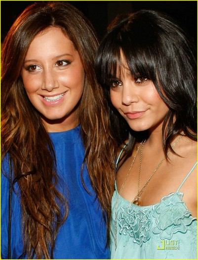 11cf7ys - Vanessa Hudgens and Ashley Tisdale Blue Beauties