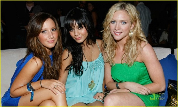 642es7 - Vanessa Hudgens and Ashley Tisdale Blue Beauties