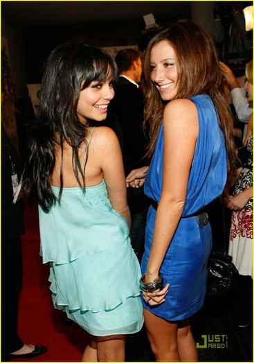 iyk0i8 - Vanessa Hudgens and Ashley Tisdale Blue Beauties