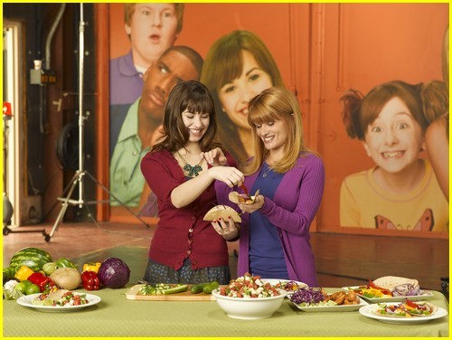 demi-lovato-dinner-time-01 - Demi Lovato and Dianna De La Garza Dinner Time is Family Time