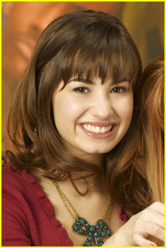 demi-lovato-dinner-time-06 - Demi Lovato and Dianna De La Garza Dinner Time is Family Time