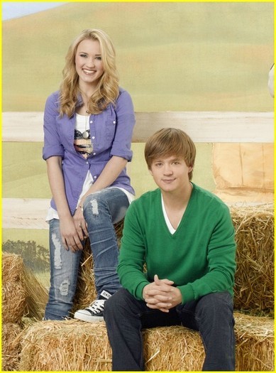 New-photos-Hannah-Montana-Forever-hannah-montana-13700396-519-700 - miley