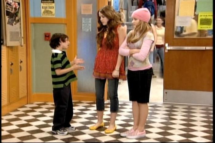 Episode-1-Me-and-Rico-Down-By-The-Schoolyard-hannah-montana-3168039-720-480[1] - Hannah Montana 2 Screenscaps
