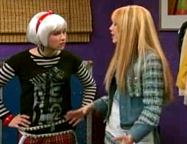 2-12-When-You-Wish-You-Were-the-Star-hannah-montana-3168291-615-473[1]