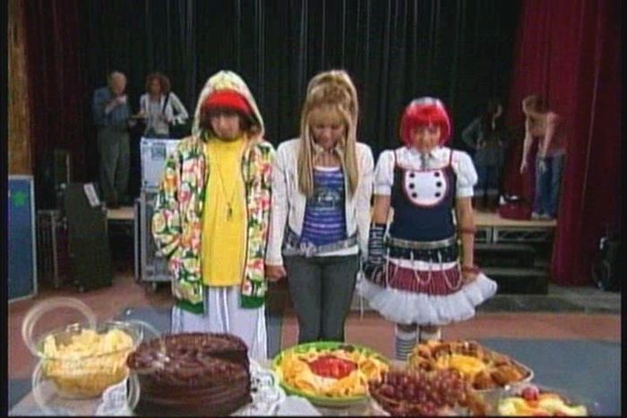 2-22-We-re-So-Sorry-Uncle-Earl-hannah-montana-3169983-720-480[1]