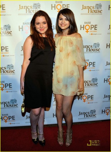 2vlr5gn - Selena Gomez and Jennifer Stone are Congo Cute