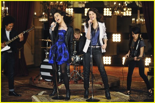 foolsp - Selena Gomez and Demi Lovato are One And The Same