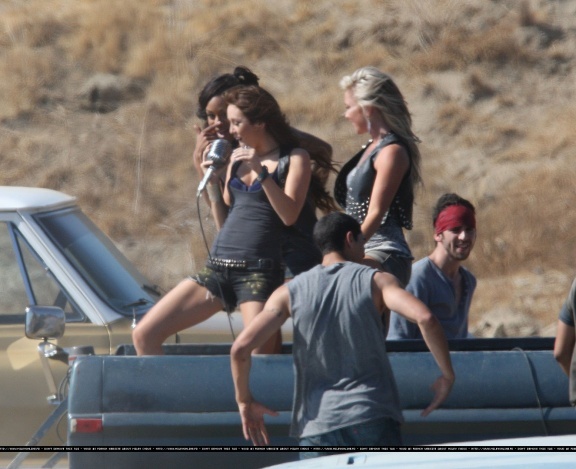 normal_016 - MILEY CYRUS TOURNE SON CLIP PARTY IN THE USA