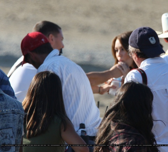 normal_021 - MILEY CYRUS TOURNE SON CLIP PARTY IN THE USA