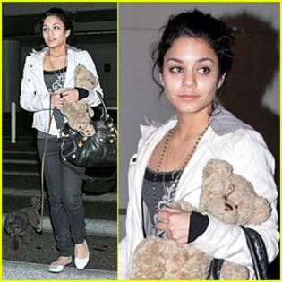 vanessa-hudgens-furry-friends[1] - Vanessa Hudgens