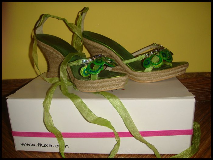 sandale cadou - apartament imperial verde
