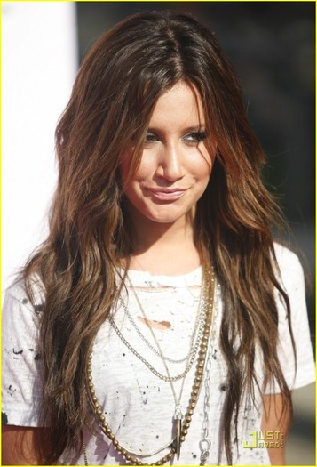 2cf3aly - Ashley Tisdale is Comet Captivating