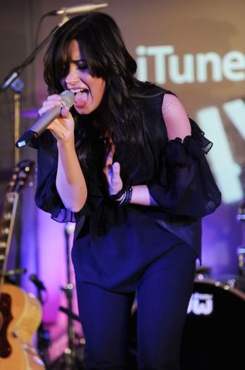 63802-preppie-demi-lovato-performin - Performing live at The Apple Store in London