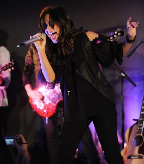 64256-preppie-demi-lovato-performin - Performing live at The Apple Store in London