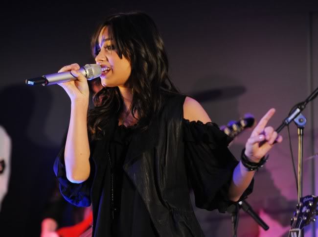 64274-preppie-demi-lovato-performin - Performing live at The Apple Store in London