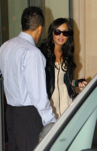 normal_demi-lovato-4229-3