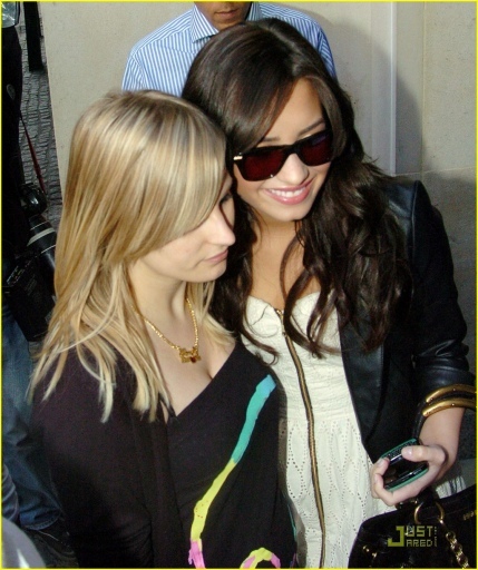 normal_demi-lovato-london-lover-09
