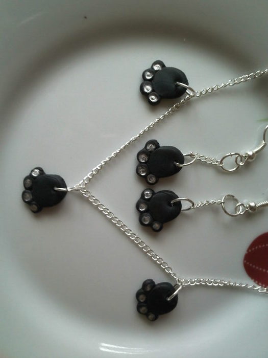 nr.28.set fimo,pret 10 lei; labute negre
