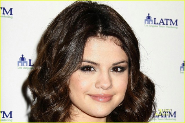 28u2v52 - Selena Gomez Believes The Magic of Mentoring