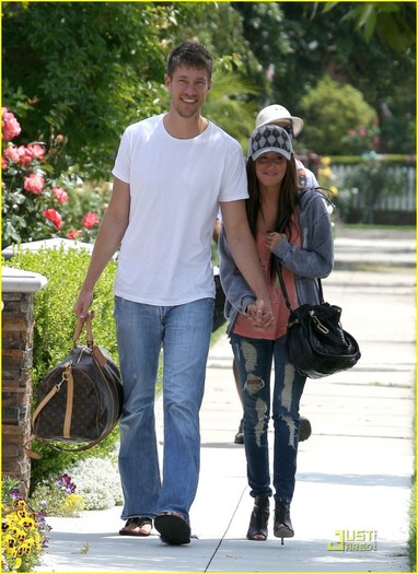 qyhc2q - Ashley Tisdale and Scott Speer Good Morning Monday