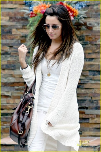 fuayqq - Ashley Tisdale Jets Off to Germany