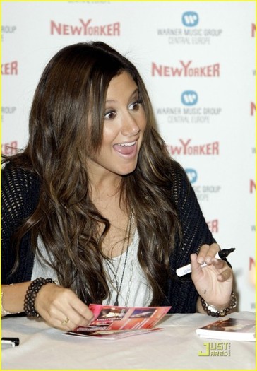 2rpenhf - Ashley Tisdale is NewYorker Nice