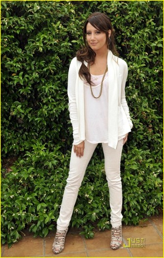 e5hbb6 - Ashley Tisdale Wows in White