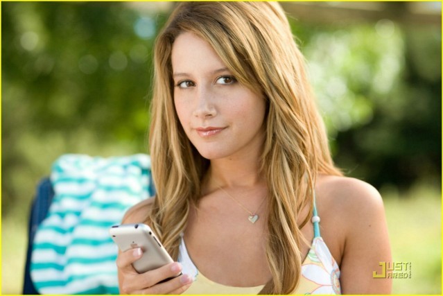 33wqk39 - Ashley Tisdale New Aliens Stills