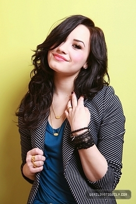 D-Fontaine-2010-demi-lovato-10233304-267-400