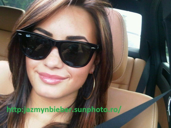 Demi-Lovato-Lighter-Hair-Color[1] - noul look al lui Demi