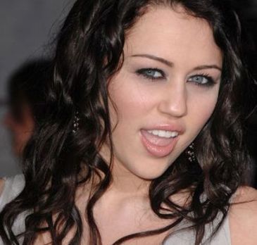 8 poze cu Miley Cyrus