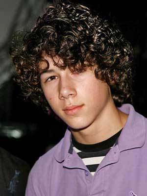 9 poze cu Nick Jonas - Plate pentru Magazin