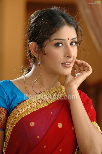 sameeksha425 - Z A A R A Pyaar Ki Saugat Sameeksha Nice Dressed In Red And Blue Picture Gallery