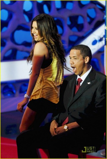 o8gheq - Ashley Tisdale Dances with President Obama