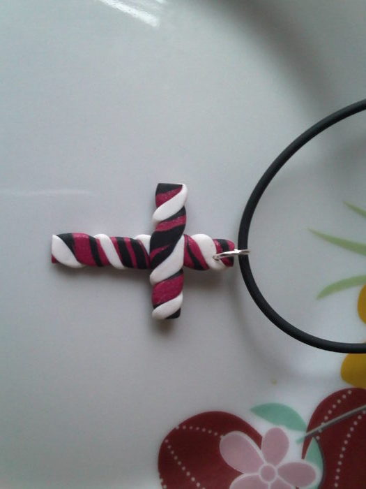 NR 32, CRUCIULITA FIMO ,PRET 9 LEI