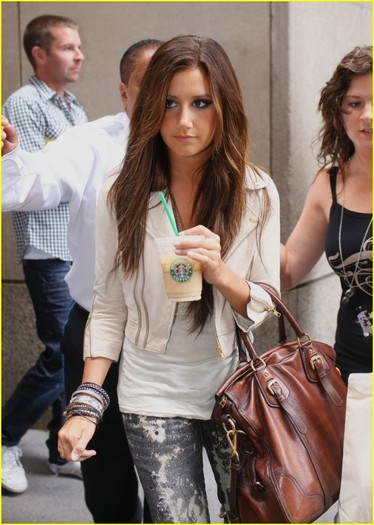 24bnlgx - Ashley Tisdale and Scott Speer Coffee Couple