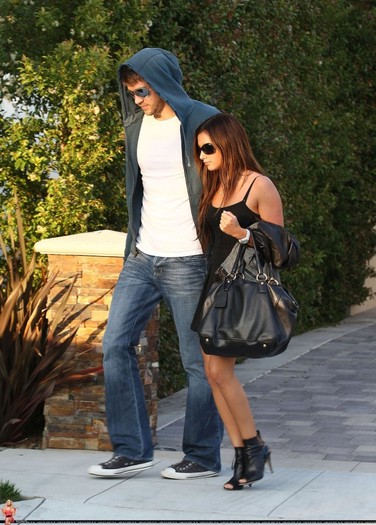 rrkzk1 - Ashley and her boyfriend Scott Speer leaving her home to go for dinner June 17