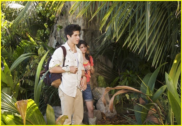 new-wizards-of-waverly-place-stills-07