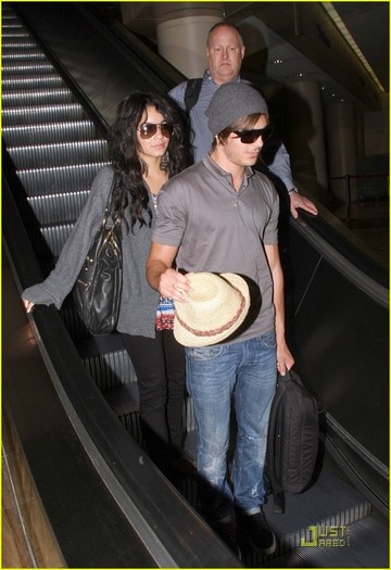 zacefronvanessahudgensboq3 - Zac Efron and Vanessa Hudgens Back From Brazil