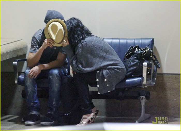 zacefronvanessahudgensbpi8 - Zac Efron and Vanessa Hudgens Back From Brazil