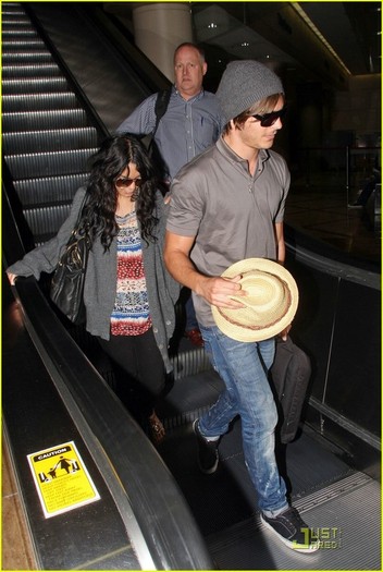 zacefronvanessahudgensbsz7 - Zac Efron and Vanessa Hudgens Back From Brazil