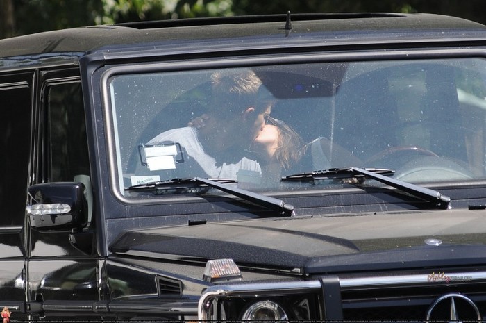 14wgcht - Ashley in the drivers seat kissing her boyfriend Scott goodbye