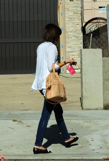 npney9 - Ashley visiting a friends home in West Hollywood