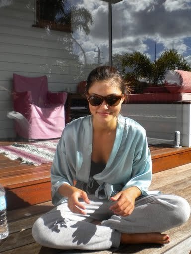 Phoebe-Tonkin-cariba-heine-and-phoebe-tonkin-7999189-384-512 - H2o