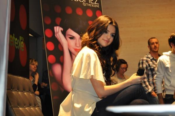 DABXQJVLGYGNOOHCJUQ - 0 Foarte putine din pozele mele cu Selena 0