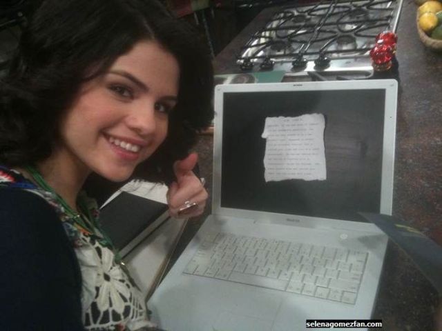 MUEAIVXCCHLUXPRHDJF - 0 Foarte putine din pozele mele cu Selena 0