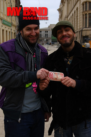 smiley-alex-am-bani-de-dat[1]