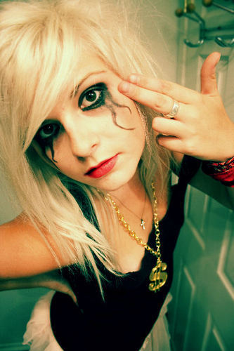 i275758246_97330_4 - emo girl