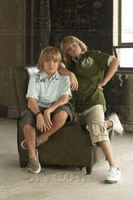 4550_1015172395341_1706033318_26389_2594680_n - Dylan and Cole Sprouse