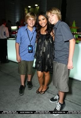 4700_1014864027632_1706033318_25791_7663344_n